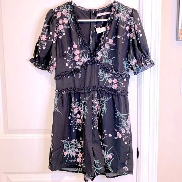 Francesca’s Collection Mi Ami Junelle Black Floral Romper Size Medium NWT - Picture 1 of 9